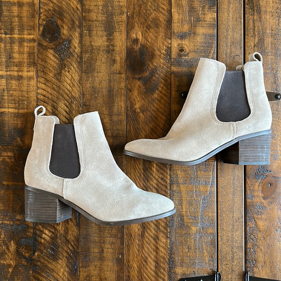 NWOT Madden Girl Camilla Suede Booties | Size 10 - Picture 1 of 7